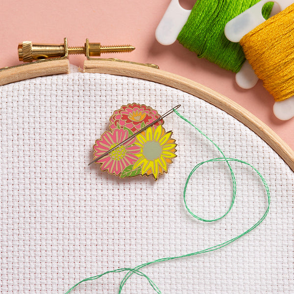 GUPENG 2 Pieces Classic Sun Flower Magnetic Needle Minder for Cross Stitch, Keepers Sewing and Embroidery Kit,Set of Pin Holders Crafts Needlework