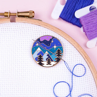 Midnight Aurora Needle Minder