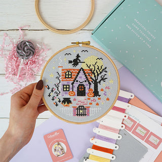 Club Box 32 Pumpkin Place Flatlay in Hand