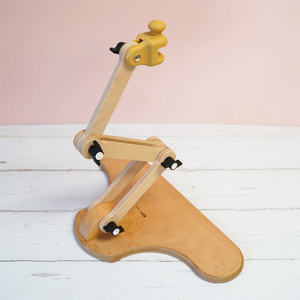 nurge_cross_stitch_stand_2_600